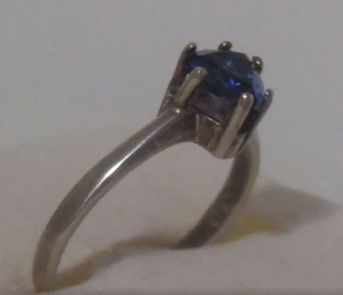 a0.80 ct natural gem Trillion Ceylon Blue Sapphire S. Silver Ring (6.5) *