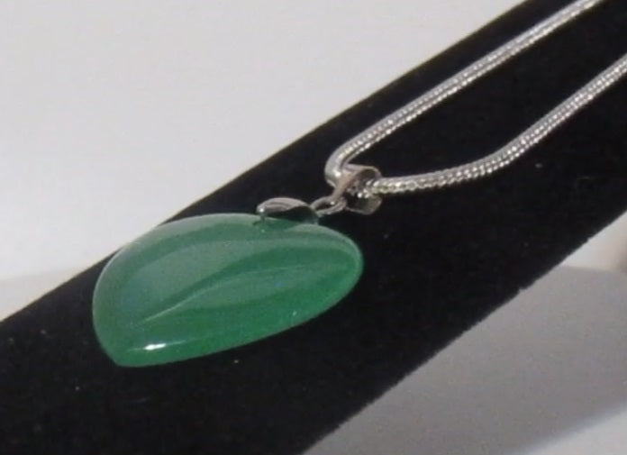 16 ct Natural heart Jade sterling silver pendant