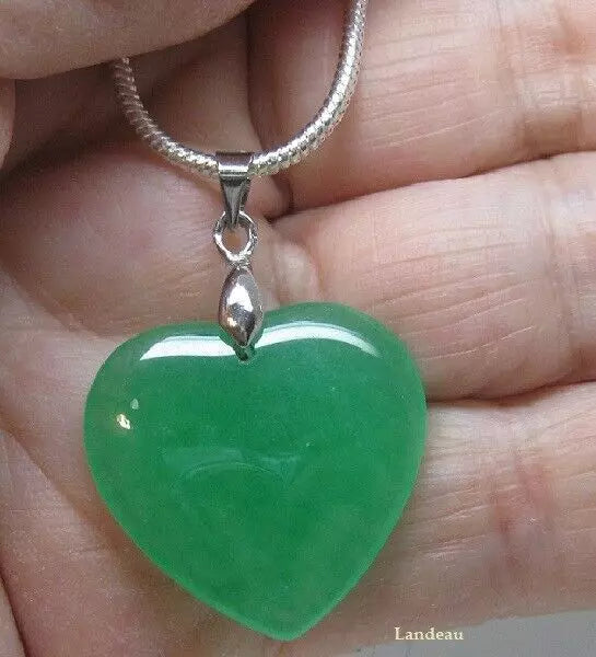 16 ct Natural heart Jade sterling silver pendant